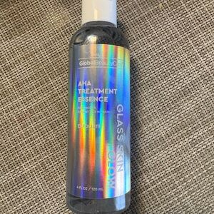 Global Beauty Care AHA Treatment Essence - Silver